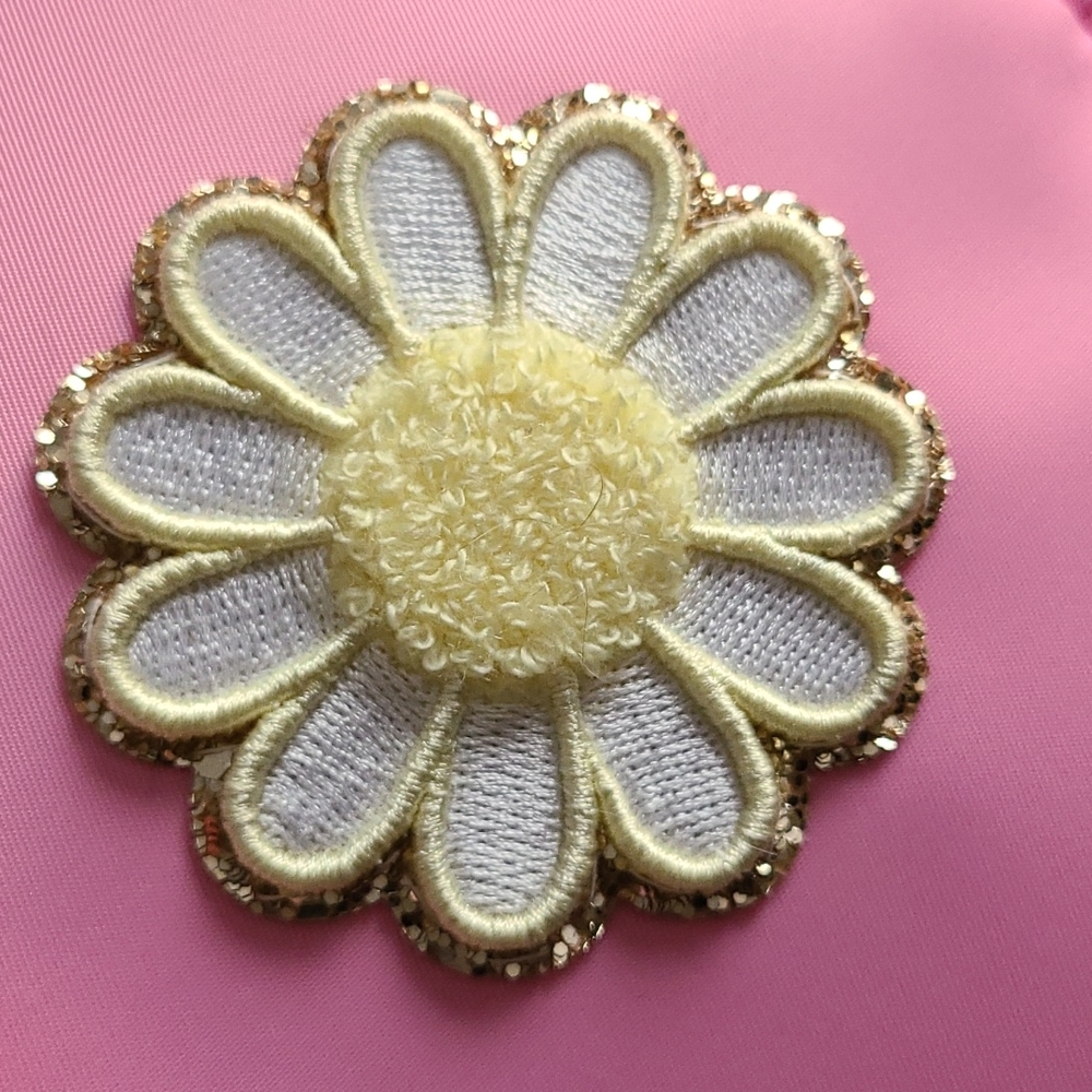 Stoney clover target pink pouch with daisy patch - Picture 3 of 3
